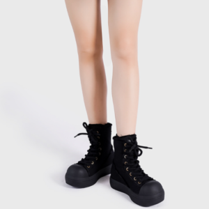 Botas de nicho con suela gruesa y punta grande